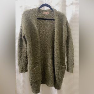 Olive green cardigan. Size small. Great condition. Brand LoveTree from boutique.